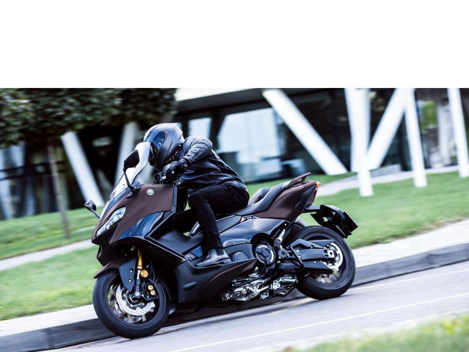 Скутер YAMAHA T-Max 560 TECH (Dark Magma) 2024